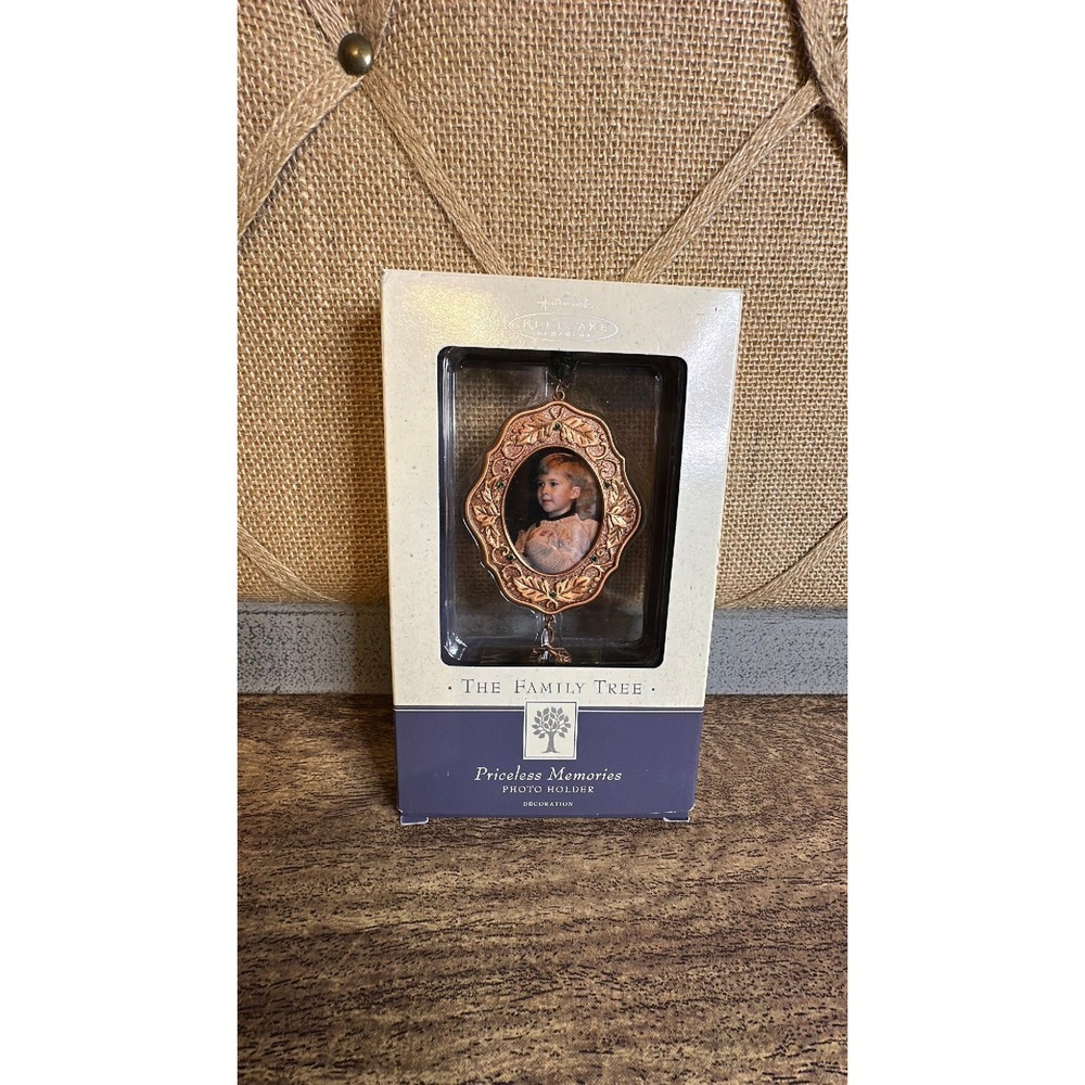 2003 Hallmark Keepsake Ornament "The Family Tree" Metal & Glass